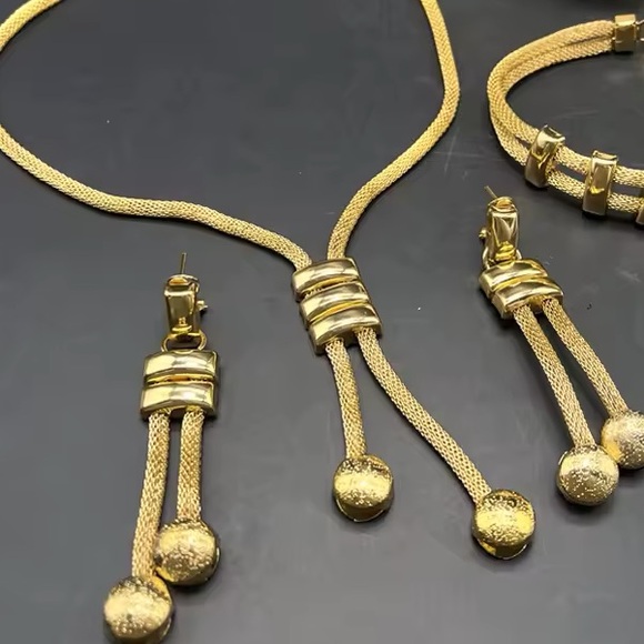 Elegant Gold Jewelry Set